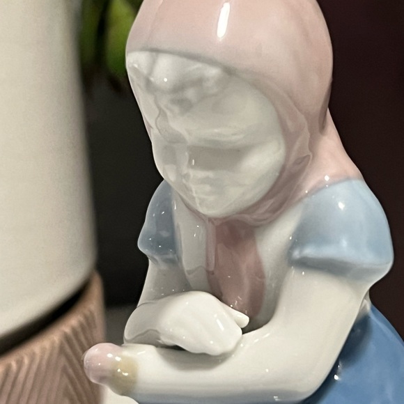 GEROLD PORZELLAN BAVARIA WEST GERMANY GIRL WITH BUTTERFLY FIGURINE - Picture 8 of 12